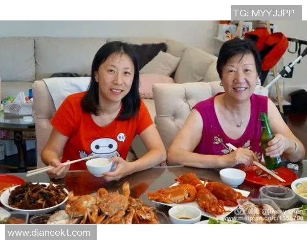 足球明星欢聚一堂共庆圣诞大餐分享温馨时刻与美好祝福